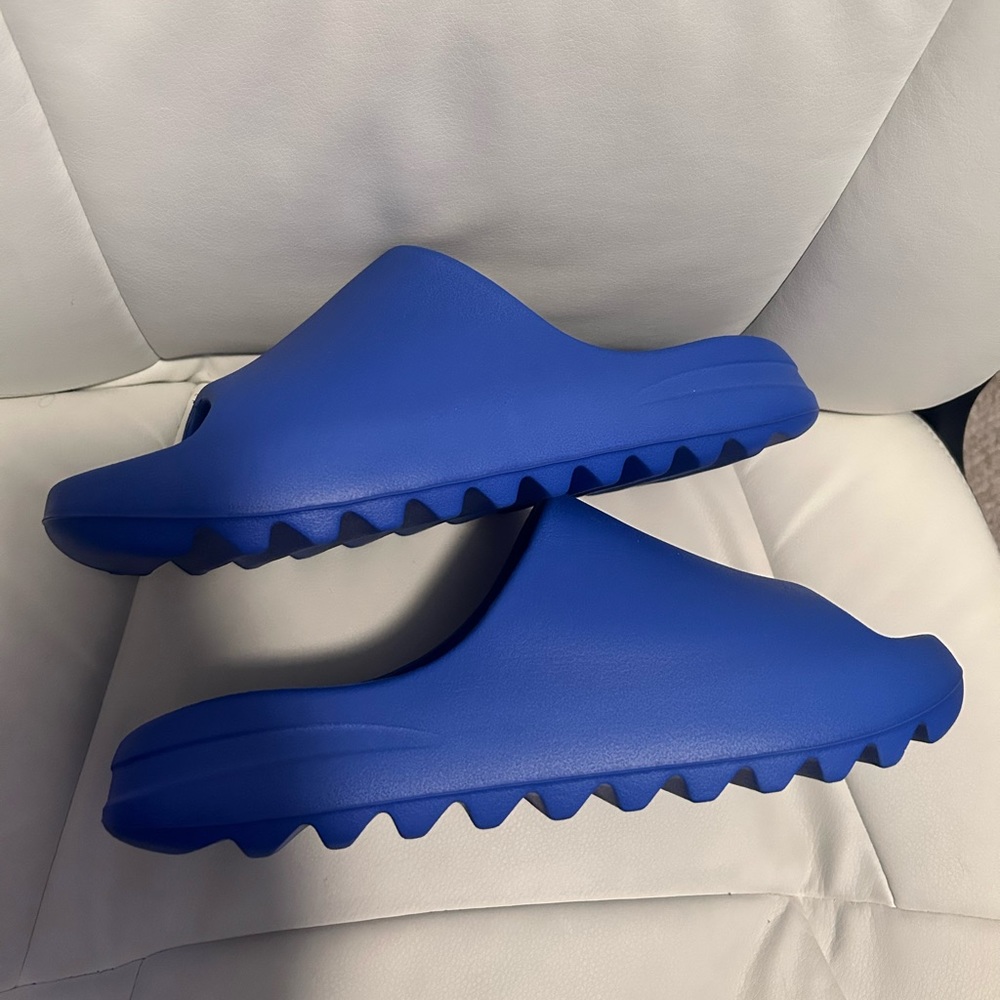 Adidas yeezy azure size 11 no box
